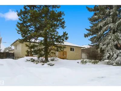 Interior photo 2 of 5711 95 AV NW