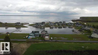Interior photo 1 of 28 Sunset Harbour