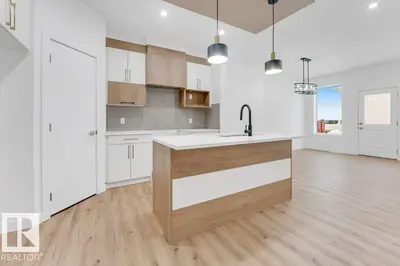 Interior photo 1 of 402 Crystal Creek link