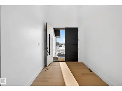 Interior photo 2 of 1926 Ainslie Link SW