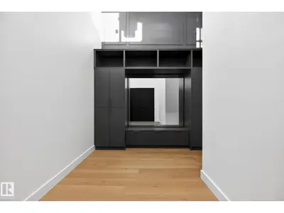 Interior photo 3 of 1926 Ainslie Link SW