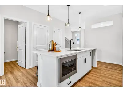 Interior photo 1 of 724 Southfork DR