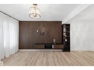 Interior photo 4 of #19 525 SECORD BV NW