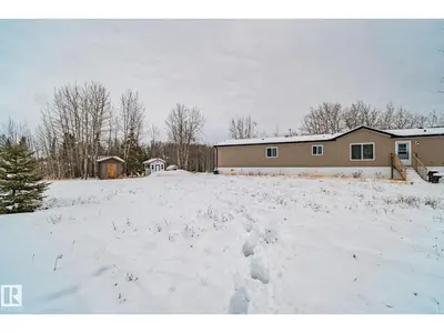 Interior photo 3 of 55330 RGE ROAD 63