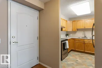 Interior photo 4 of #204 160 KINGSWOOD BV