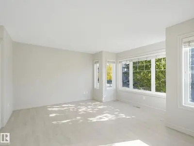 Interior photo 4 of 17724 6 AV SW