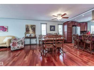 Interior photo 3 of 455 VILLAGE SQ