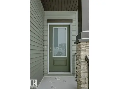 Interior photo 2 of 923 18 AV NW