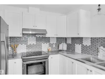 Interior photo 2 of 5107 52 Ave