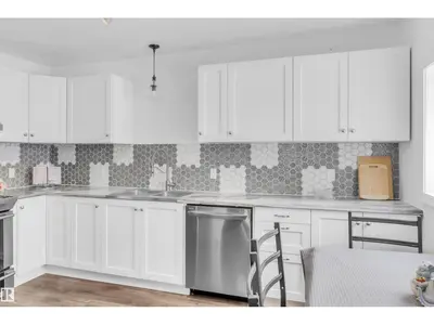 Interior photo 3 of 5107 52 Ave