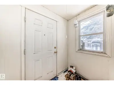 Interior photo 2 of 15515 92A AV NW