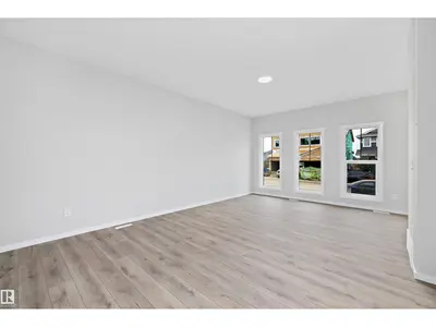 Interior photo 4 of 5723 Hawthorn Common SW