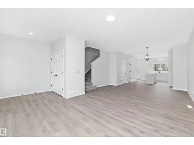 Interior photo 2 of 5723 Hawthorn Common SW