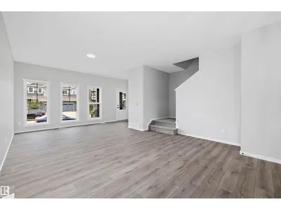 Interior photo 3 of 5723 Hawthorn Common SW