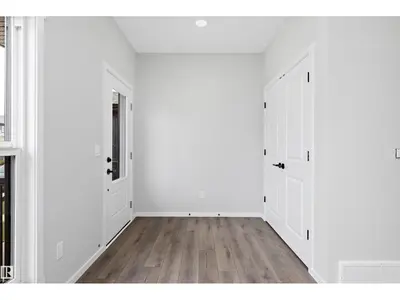 Interior photo 1 of 5723 Hawthorn Common SW