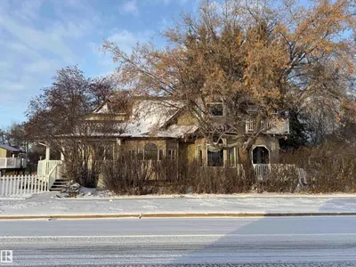 Interior photo 3 of 5001 42 AV