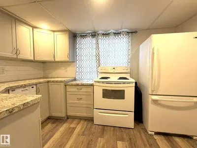 Interior photo 2 of 5007 49 ST