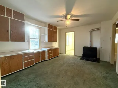 Interior photo 4 of 5007 49 ST