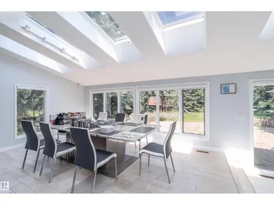 Interior photo 4 of 10812 5 AV SW