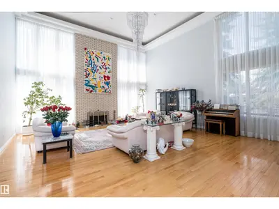 Interior photo 3 of 10812 5 AV SW