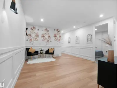 Interior photo 4 of 2928 1 AV SW