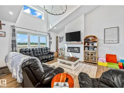 Interior photo 4 of 59351 Range Road 155