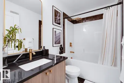 Interior photo 4 of 4136 208 ST NW