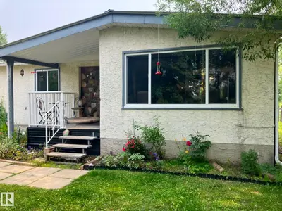 Interior photo 2 of 461039 RGE ROAD 282