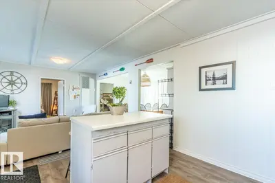 Interior photo 4 of 125 Poplar Bay Dr