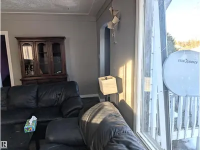 Interior photo 3 of 4720 52 ST