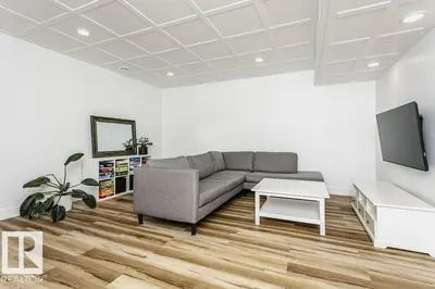 Interior photo 4 of 839 34 AV NW