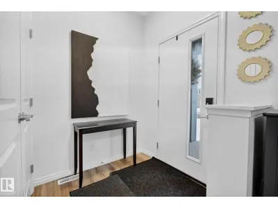 Interior photo 4 of 203 CHARLESWORTH DR SW