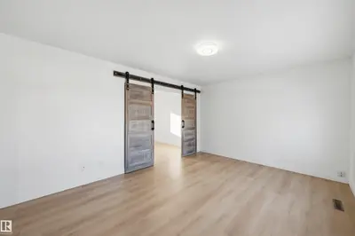 Interior photo 3 of 18 MOUNT ROYAL DR