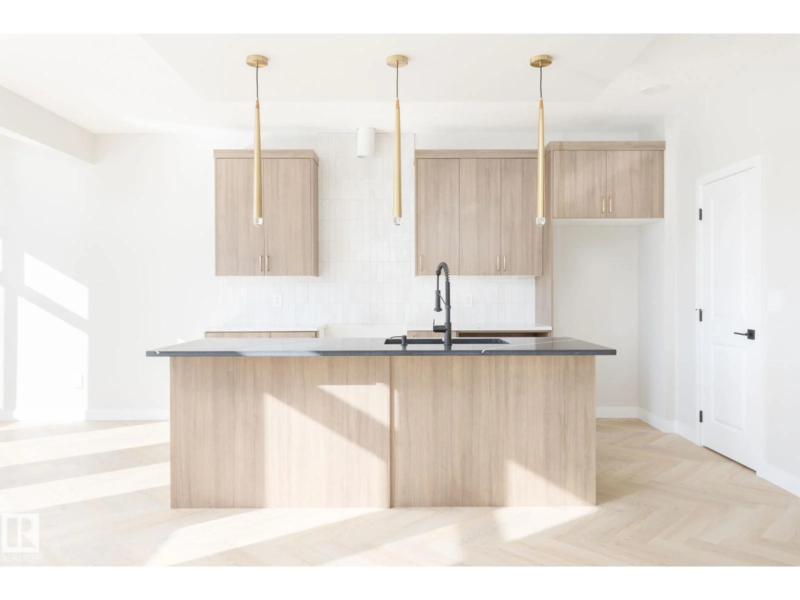 8231 KIRIAK LO SW, Edmonton - 3 bedroom Detached Single Family for sale