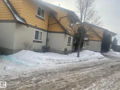 Interior photo 1 of 107 WOODSTOCK NW