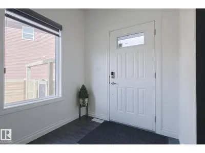 Interior photo 4 of 720 CHARLESWORTH WY SW