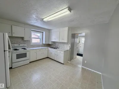 Interior photo 3 of 4725 44 AV