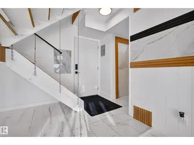 Interior photo 2 of 11A MEADOWLARK VG NW