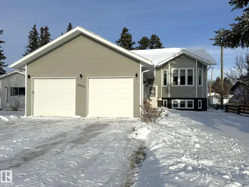 5006 46 AV, Calmar - $484,800