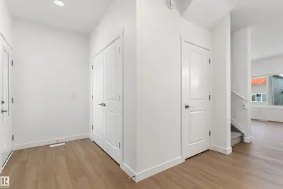 Interior photo 3 of 919 19 AV NW