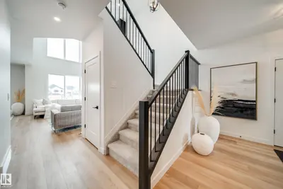 Interior photo 3 of 3 Cloutier CL