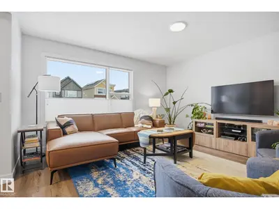 Interior photo 2 of 201 CHARLESWORTH DR SW