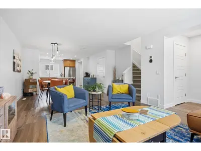 Interior photo 4 of 201 CHARLESWORTH DR SW