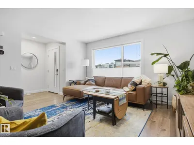 Interior photo 3 of 201 CHARLESWORTH DR SW