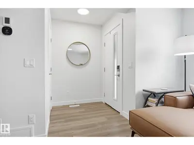 Interior photo 1 of 201 CHARLESWORTH DR SW