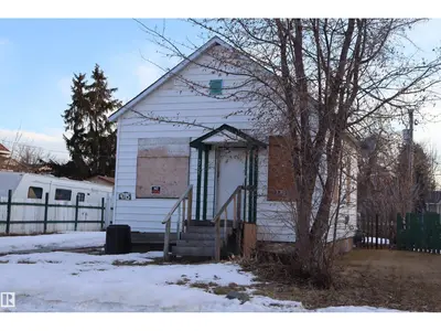 Interior photo 1 of 4715 52 ave