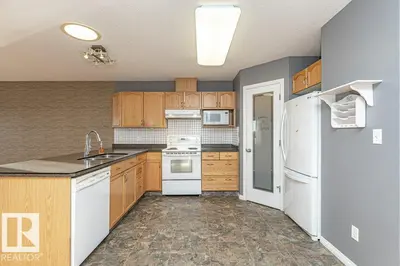 Interior photo 4 of #53 8602 SOUTHFORT DR