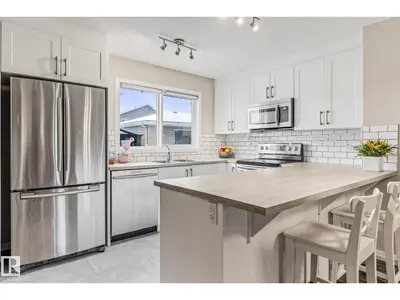 Interior photo 1 of 384 CHARLESWORTH DR SW