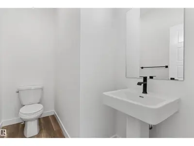 Interior photo 3 of 920 18 AV NW