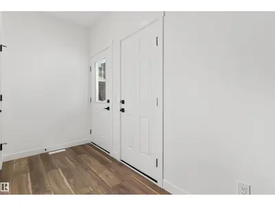 Interior photo 2 of 920 18 AV NW